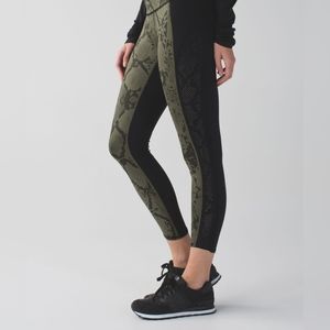 🍀Lululemon Beyond Boundaries Pant in Black / Ziggy Snake Butter Pink Black